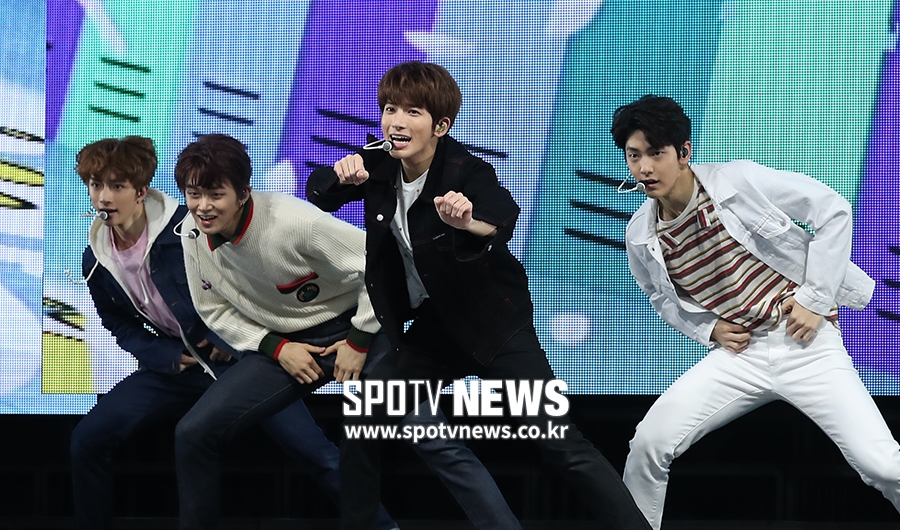 [포토S] TXT 태현, 파워풀 안무 스타트