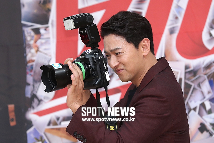[포토S] 주진모, 파파라치 사진기자!