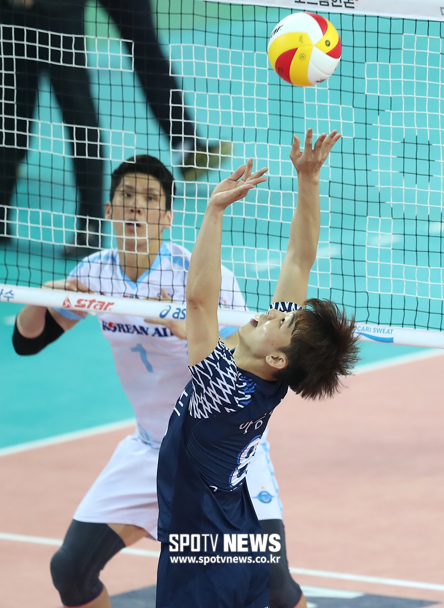 [포토S] 하승우, 눈 속이는 토스