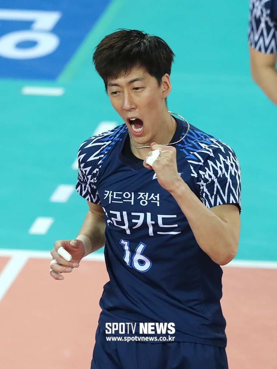 [포토S] 윤봉우, 주먹을 불끈 쥐고