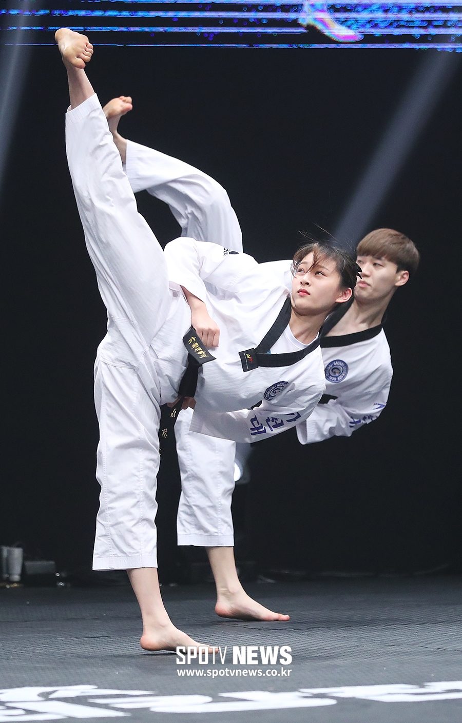 [포토S] 품새 기량 선보이는 가천대 김유진과 조은상