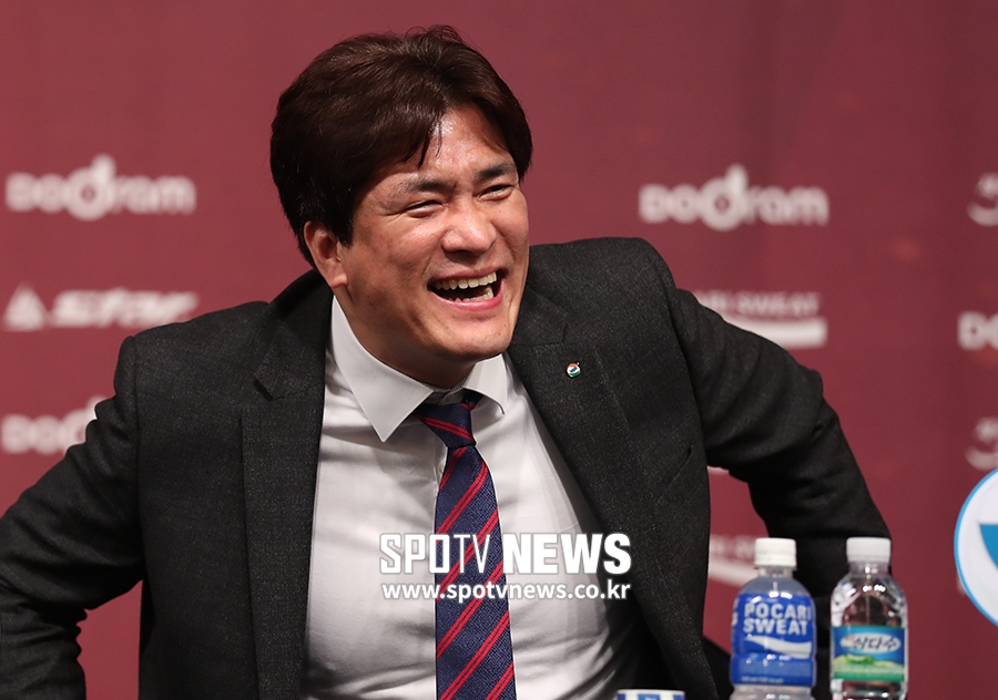 [포토S] 차상현 감독, 김종민 감독 농담에 큰 웃음