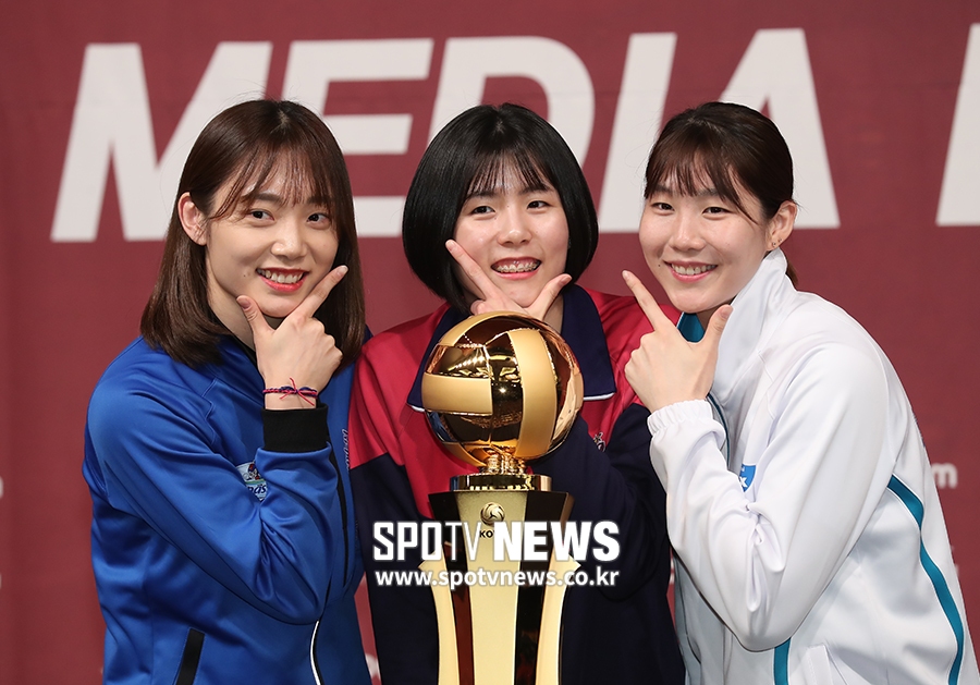 [포토S] 우승 트로피 노리는 배구 미녀들