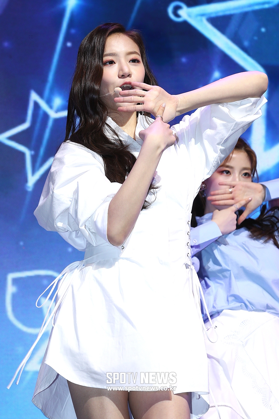 [포토S] 공원소녀 레나, 시선 사로잡는 미모