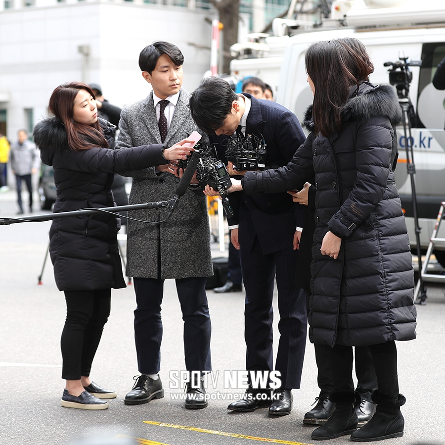 [포토S] 승리, 고개 숙인 승츠비