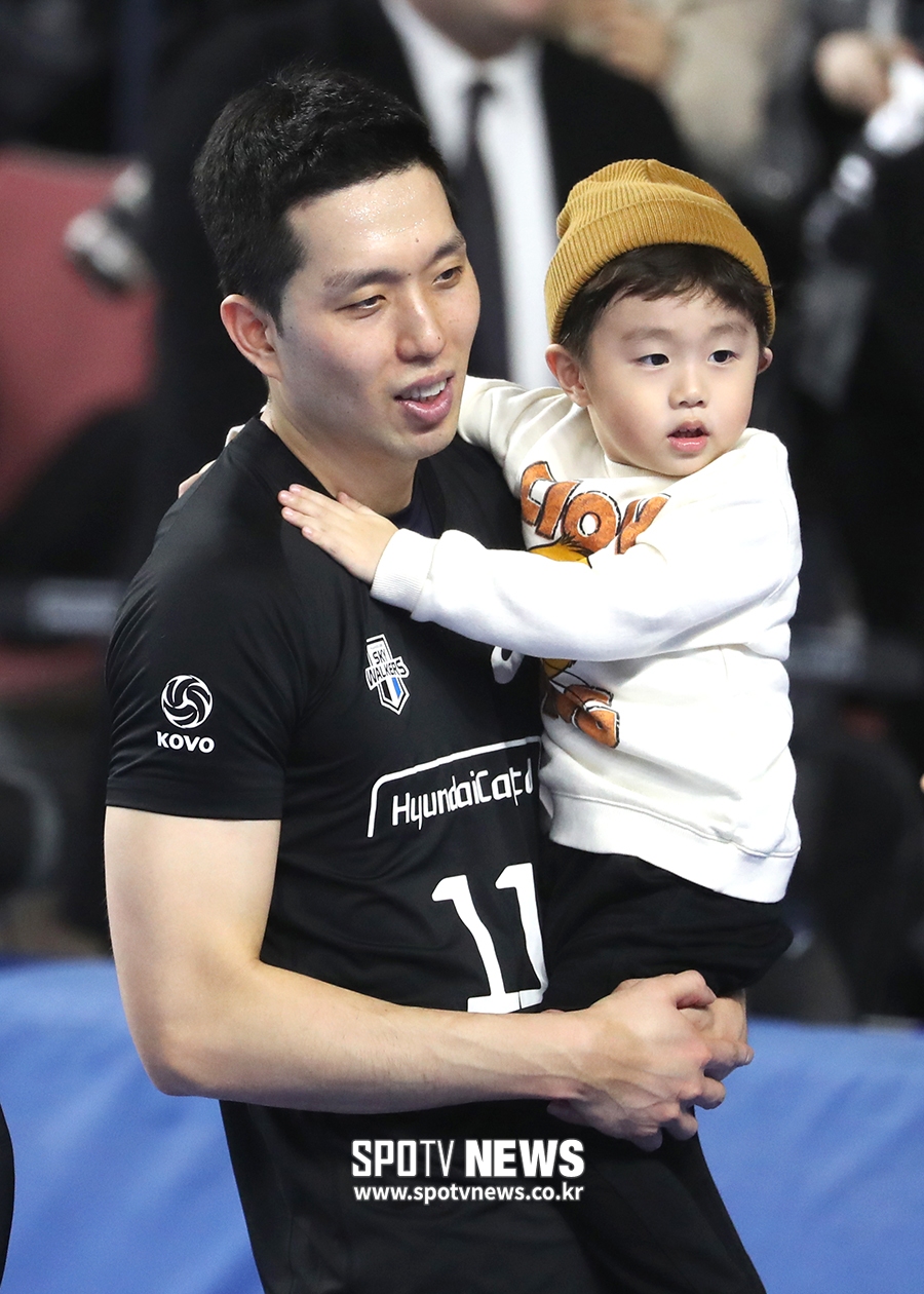 [포토S] 돌아온 최민호, '멋진 승리 만들었어요'