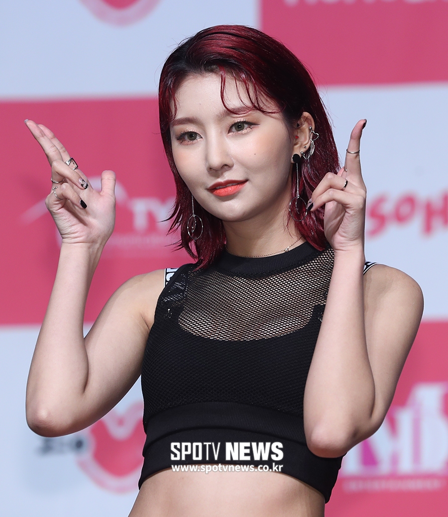 [포토S] 모모랜드 혜빈, 시선 사로잡는 파격 패션