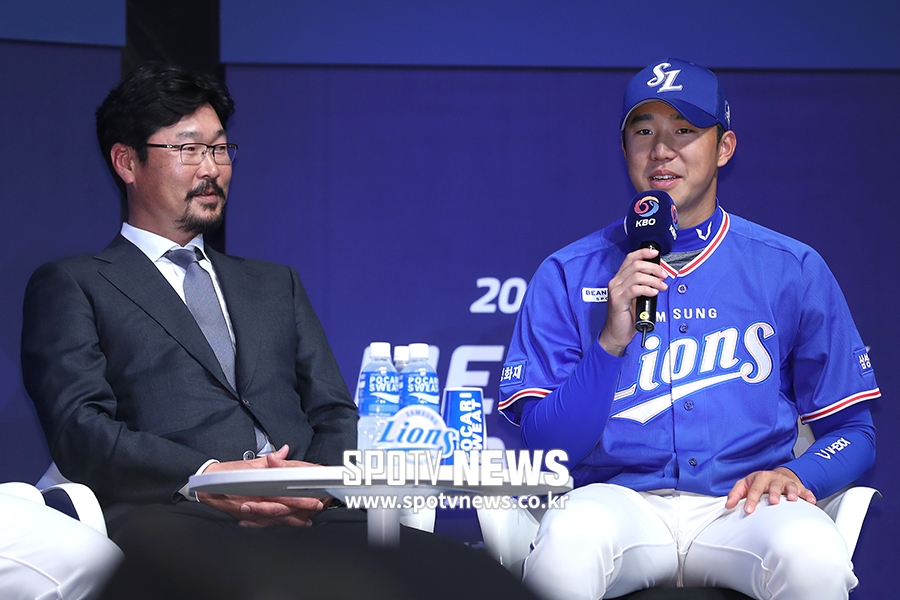 [포토S] 최충연, 김한수 감독님 대신 개막전 선발 발표