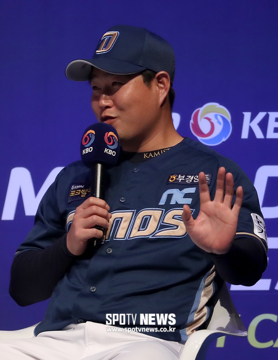 [포토S] 양의지, "유희관의 강속구 손으로 막아내겠다"