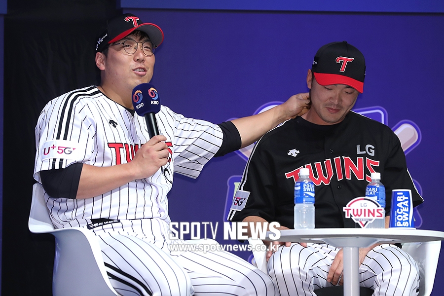 [포토S] 김현수, "우승할 때까지 형종이 뒷머리 못 자르게 하겠다"