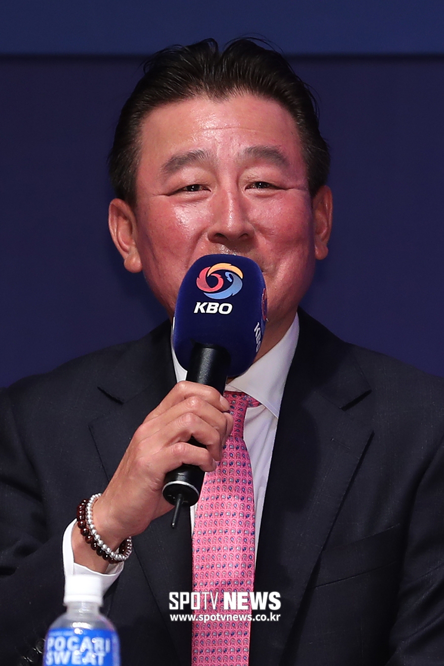 [포토S] 김기태 감독, "왜 제가 마이크만 잡으면 웃으시는지'