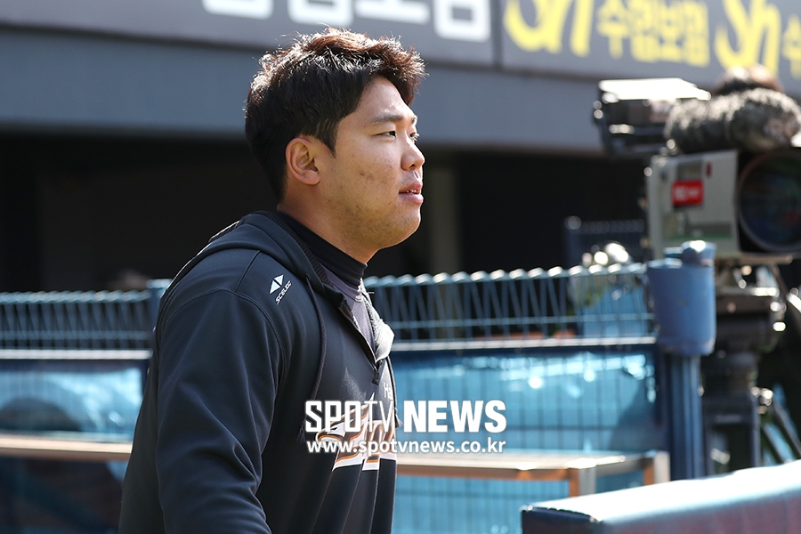 [포토S] 훈련 나서는 지성준