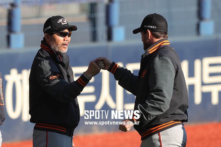 [포토S] 한용덕 감독, '채드 벨 최고야'