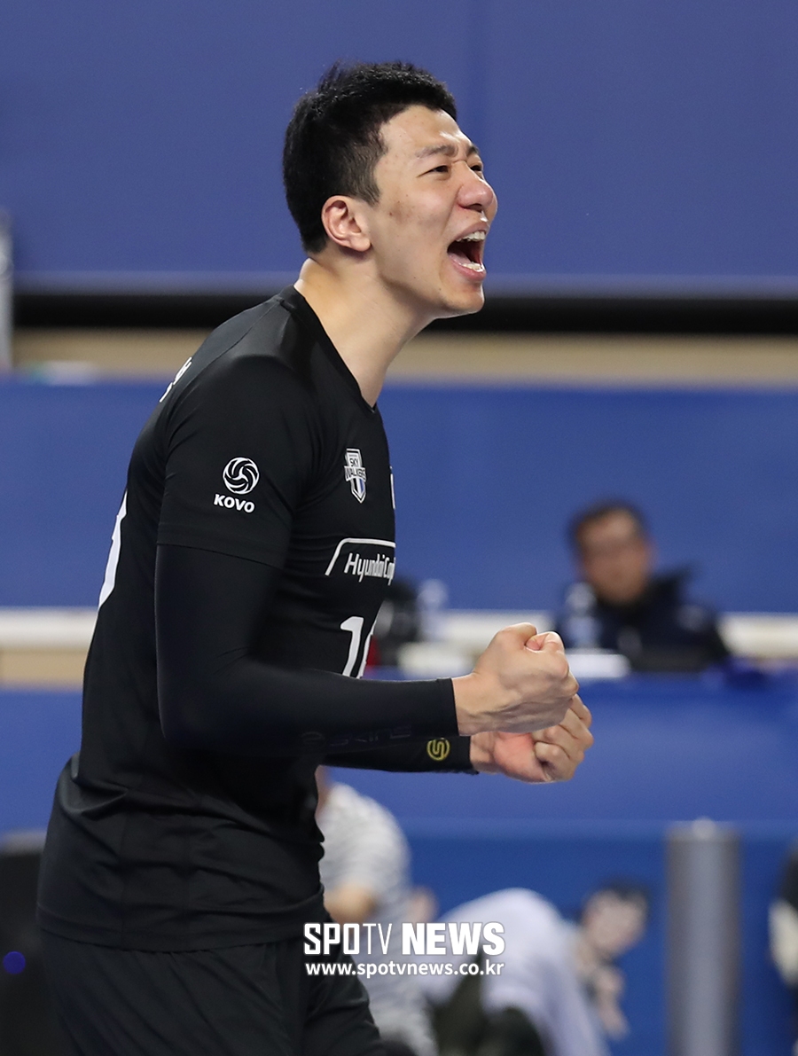 [포토S] 포효하는 현대캐피탈 신영석