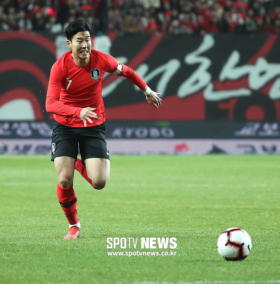 [포토S] 손흥민, 공을 향해 전력 질주