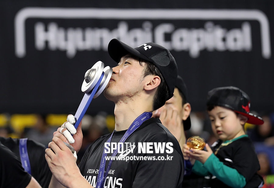 [포토S] 전광인, 꿈에 그리던 챔피언 MVP