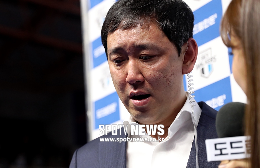 [포토S] 우승 최태웅 감독, '눈물이 멈추지 않아'