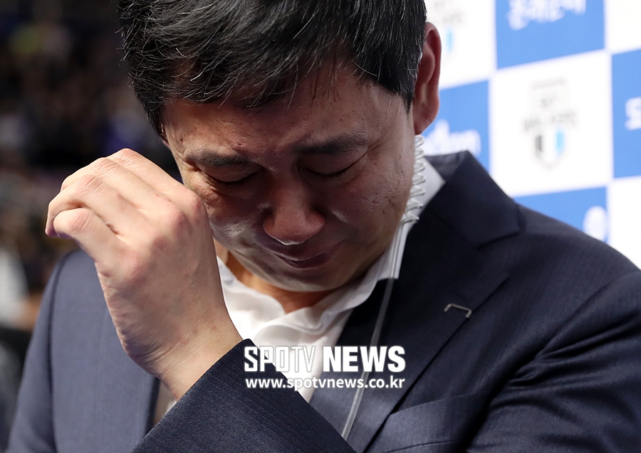 [포토S] 최태웅 감독, 뜨거운 남자의 눈물