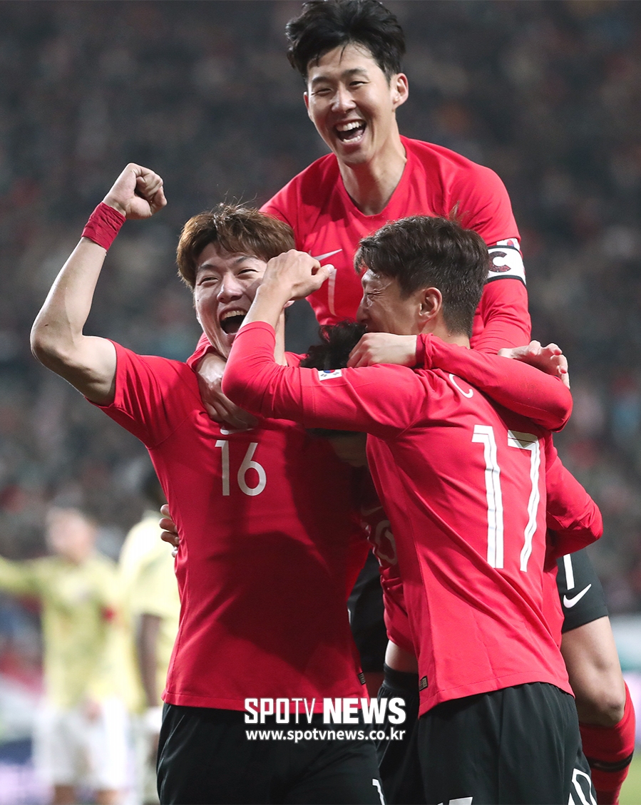 [포토S] 손흥민-황의조-이청용, '이재성 최고다!'