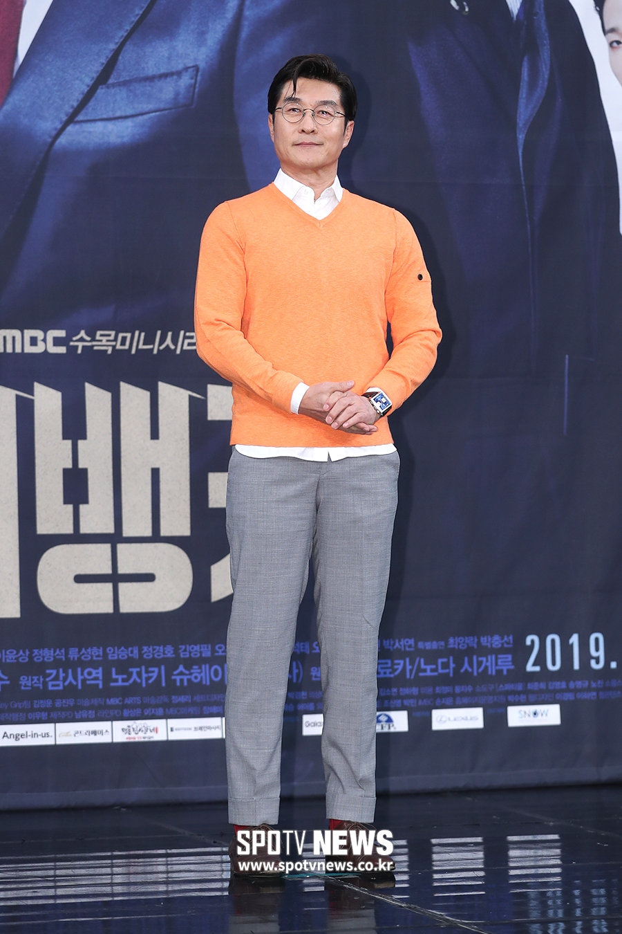 [포토S] 김상중, 화사한 봄 패션