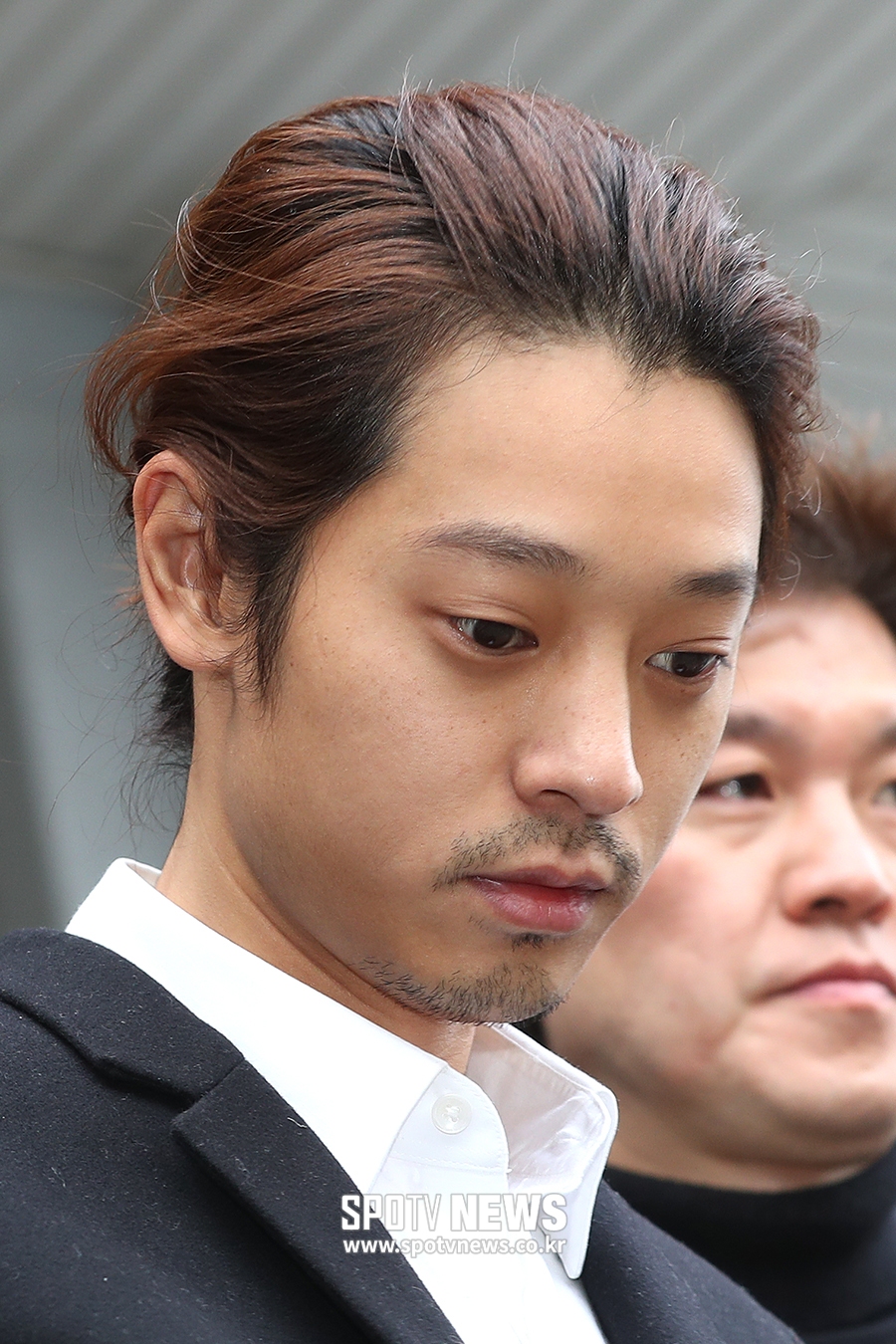 [포토S] 검찰로 송치되는 정준영, 덥수룩한 수염