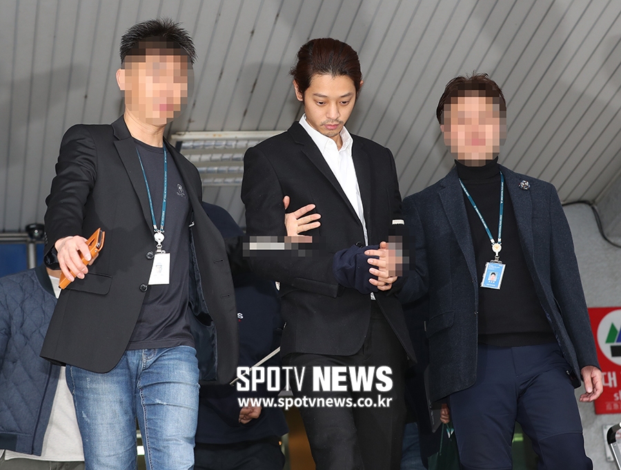 [포토S] 정준영, 포승줄 묶인 채 검찰로