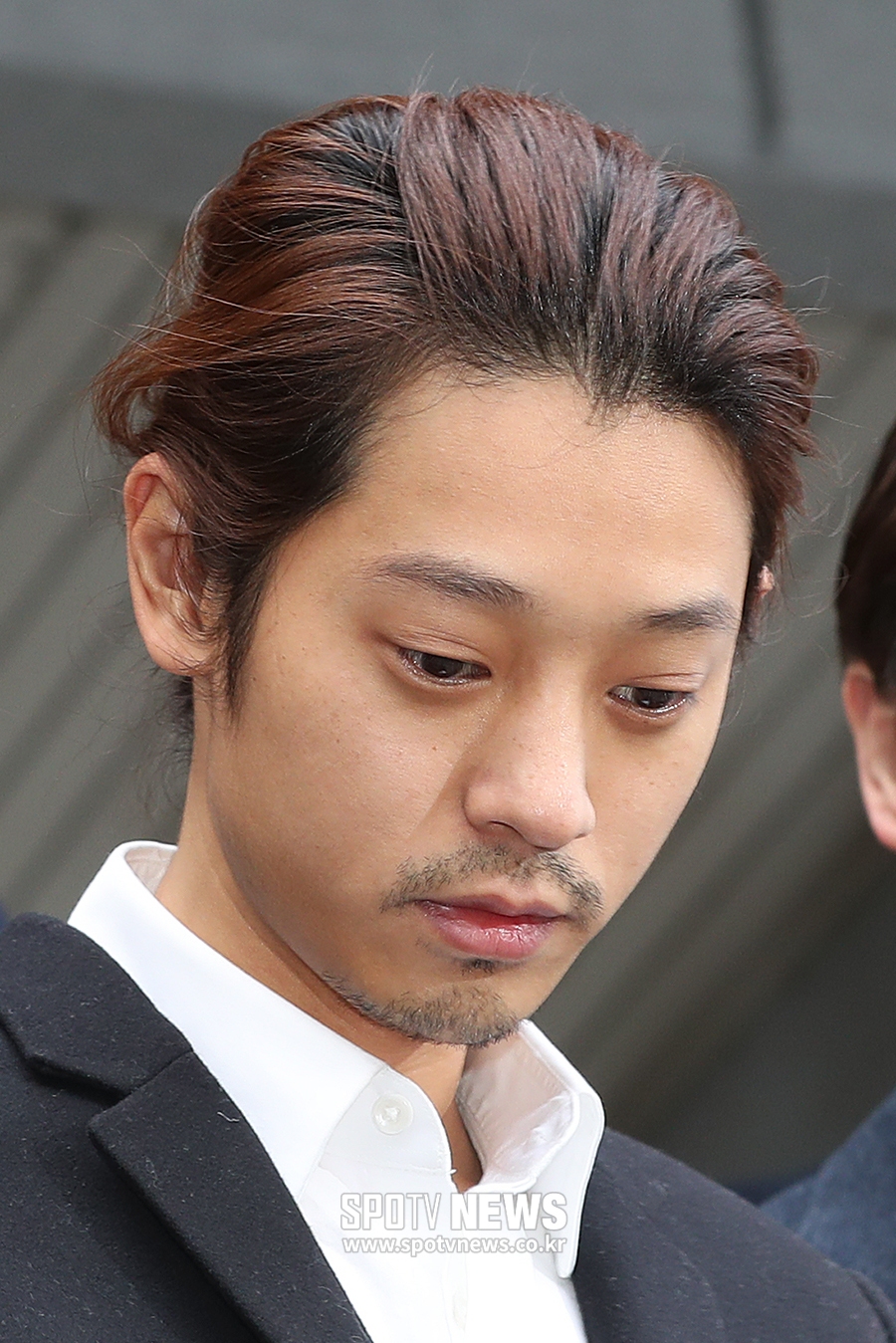 [포토S] 정준영, 수염도 못 깎은 초췌한 얼굴