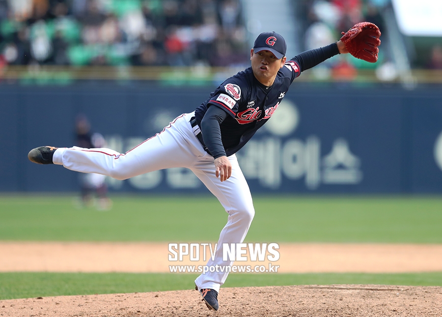 [포토S] 손승락, '8회부터 힘차게'
