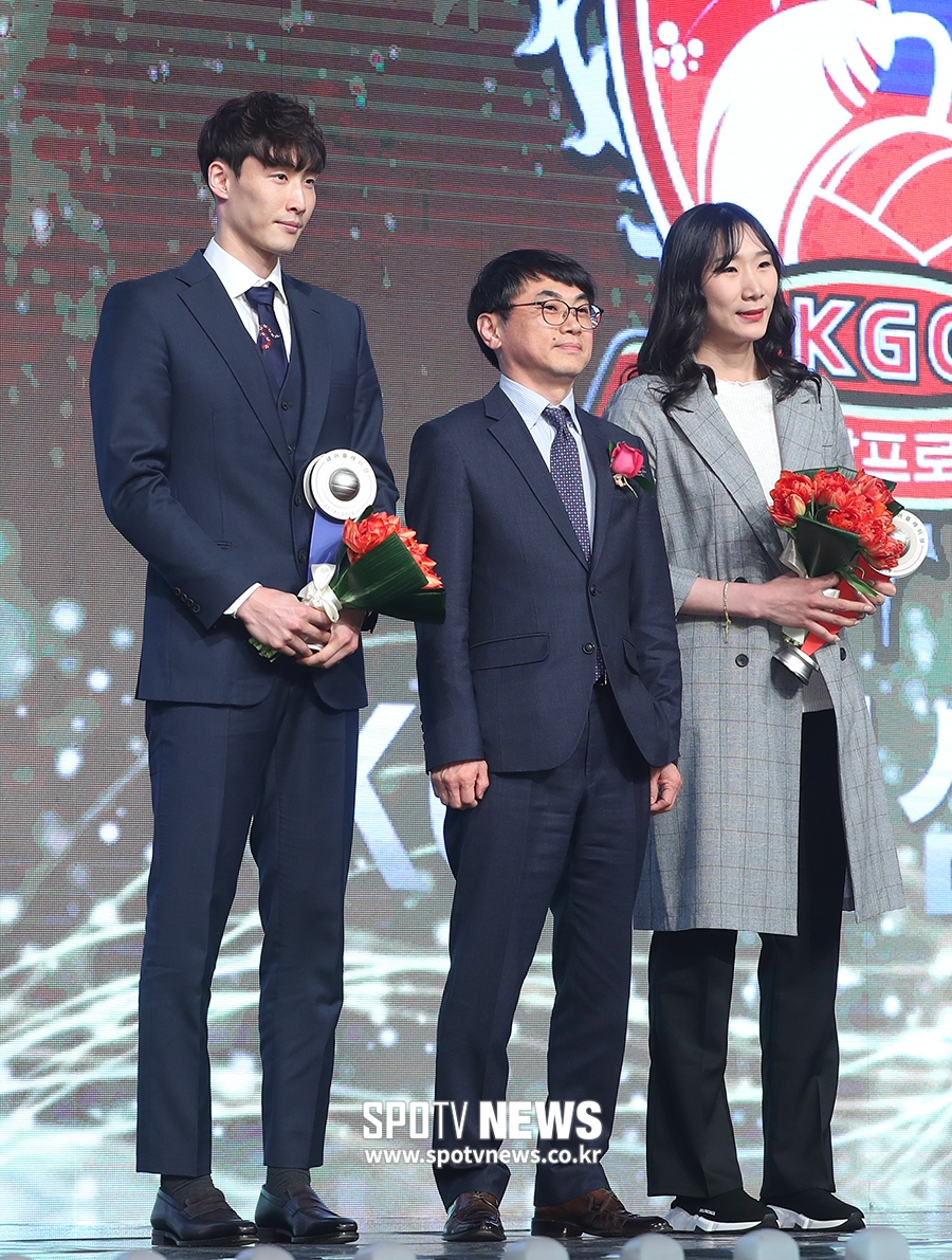 [포토S] 한국전력-KGC인삼공사, 페어플레이상 수상