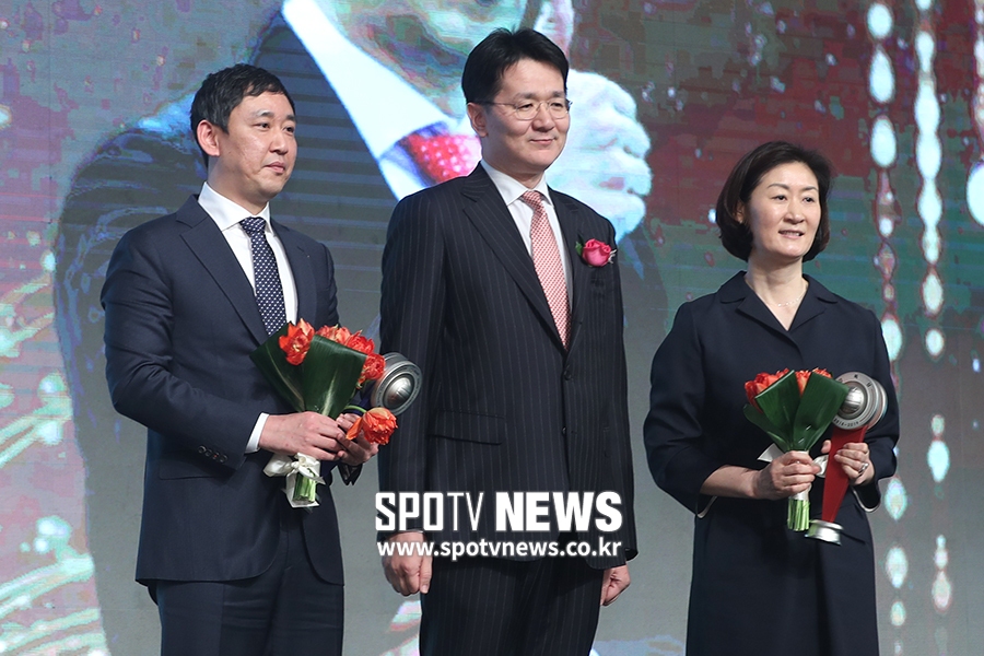 [포토S] 최태웅-박미희 감독, 감독상 수상