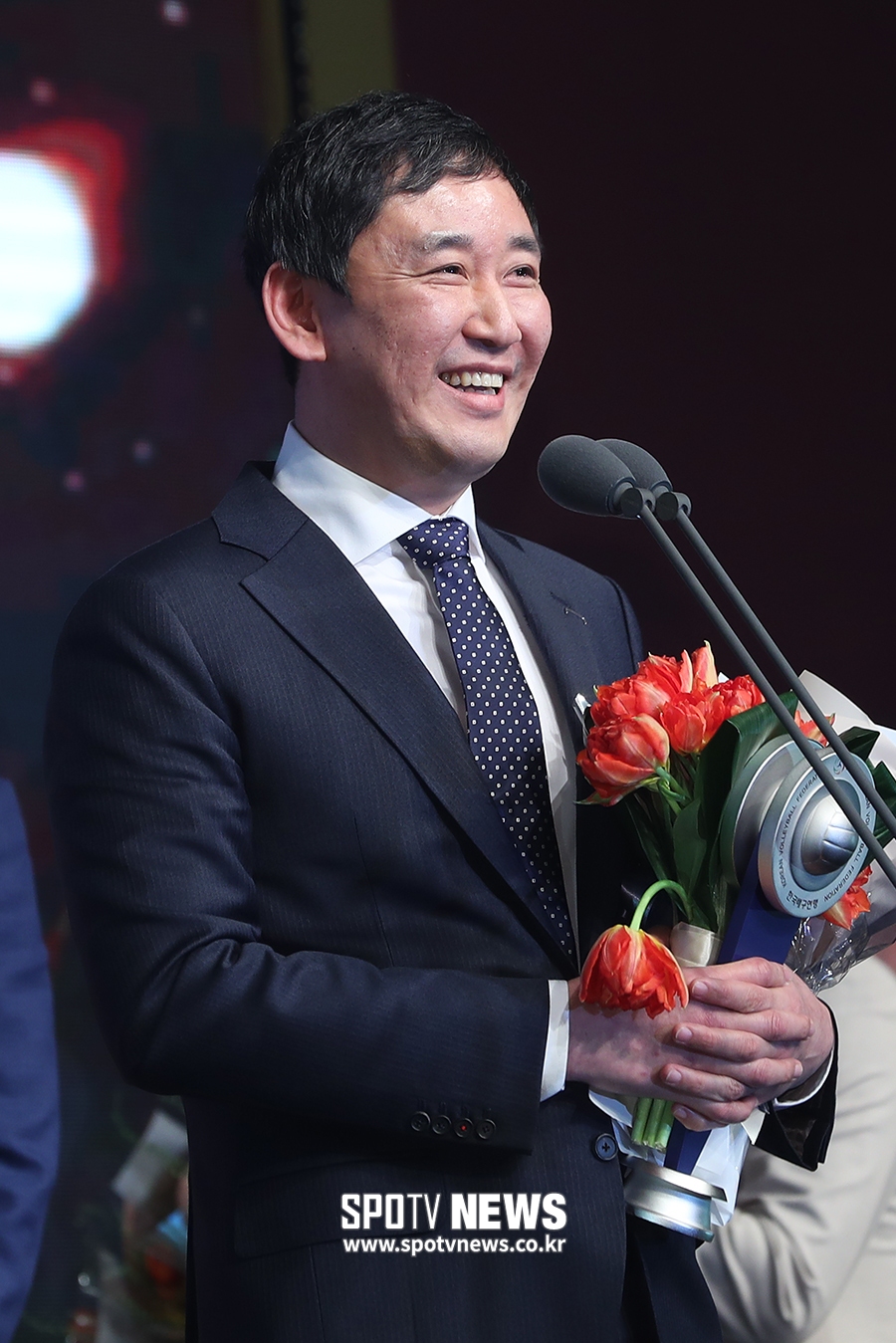[포토S] 최태웅 감독, 감독상 수상하고 환한 미소!