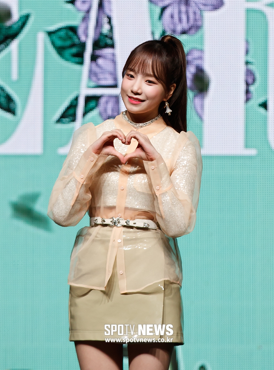 [포토S] 아이즈원 조유리, 마음 뺏는 손하트