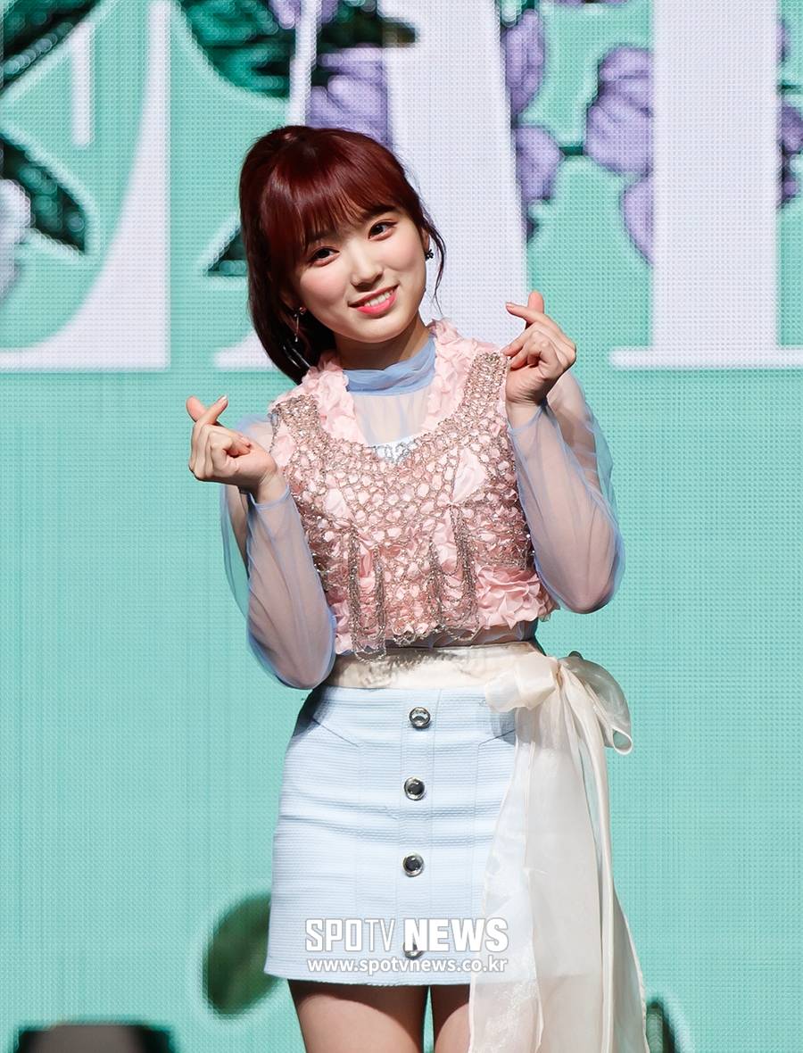 [포토S] 아이즈원 야부키 나코, 사랑스럽게