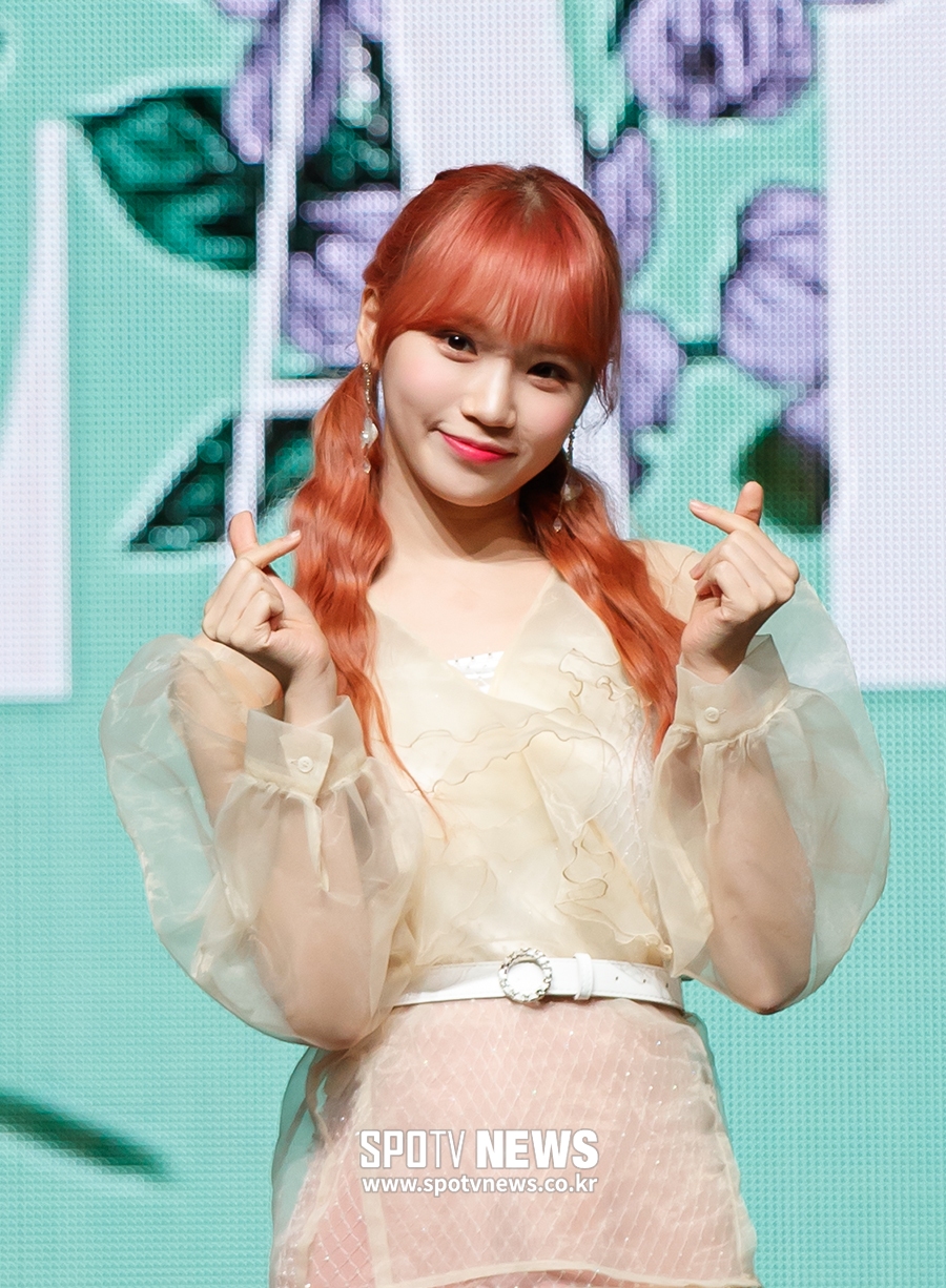 [포토S] 아이즈원 김채원, 매력적인 붉은 머리