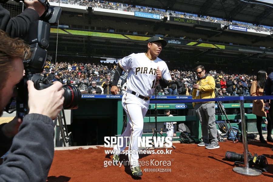 '교체 출전' 강정호, 2타수 무안타 타율 0.222↓…PIT 역전패