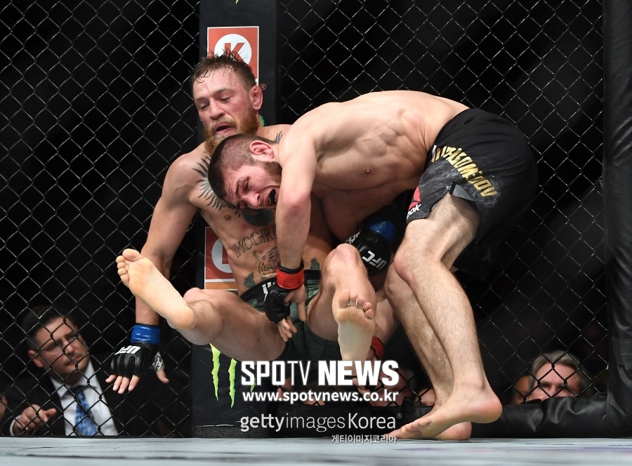[정오의 UFC] "게이치, 하빕 태클은 알아도 못 막아" 코치의 경고