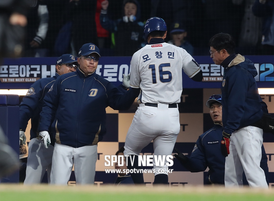 [포토S] 모창민 득점에 기뻐하는 이동욱 감독