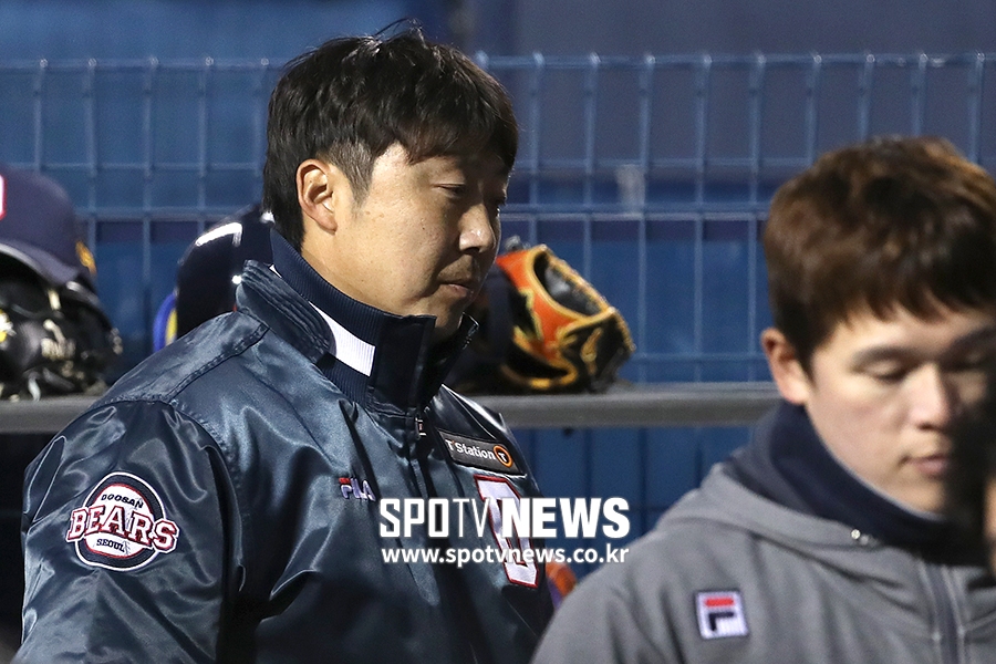 [포토S] 1군 올라온 배영수, '희관이 너무 잘하는데?'