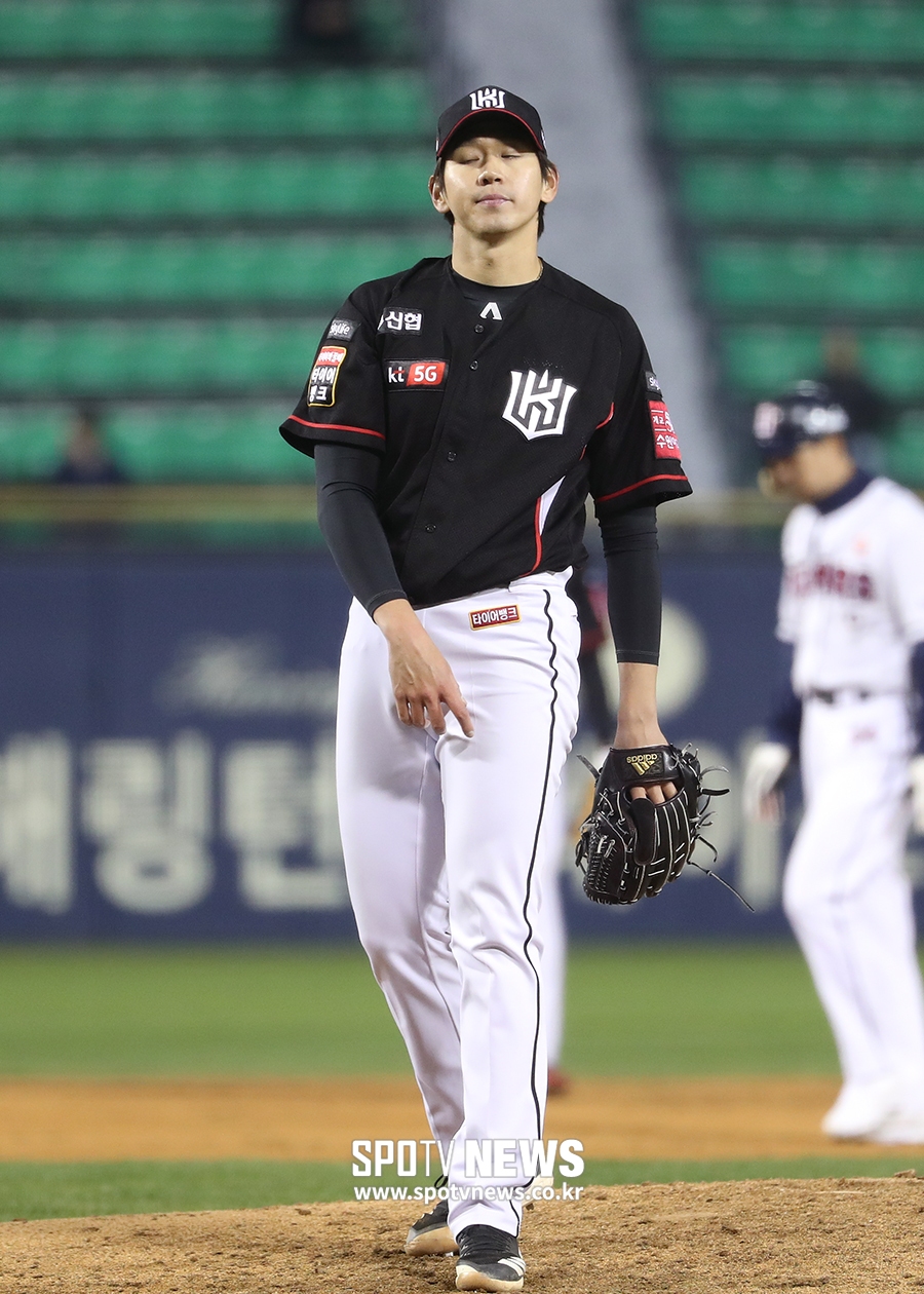 [포토S] 이대은, 밀어내기 볼넷까지