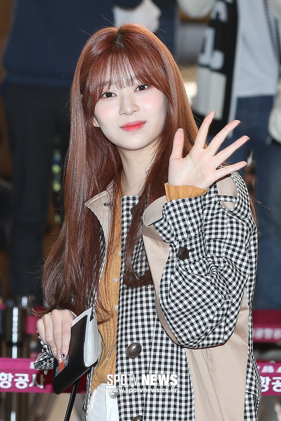 [포토S] 아이즈원 김민주, 오렌지빛 헤어가 찰떡~