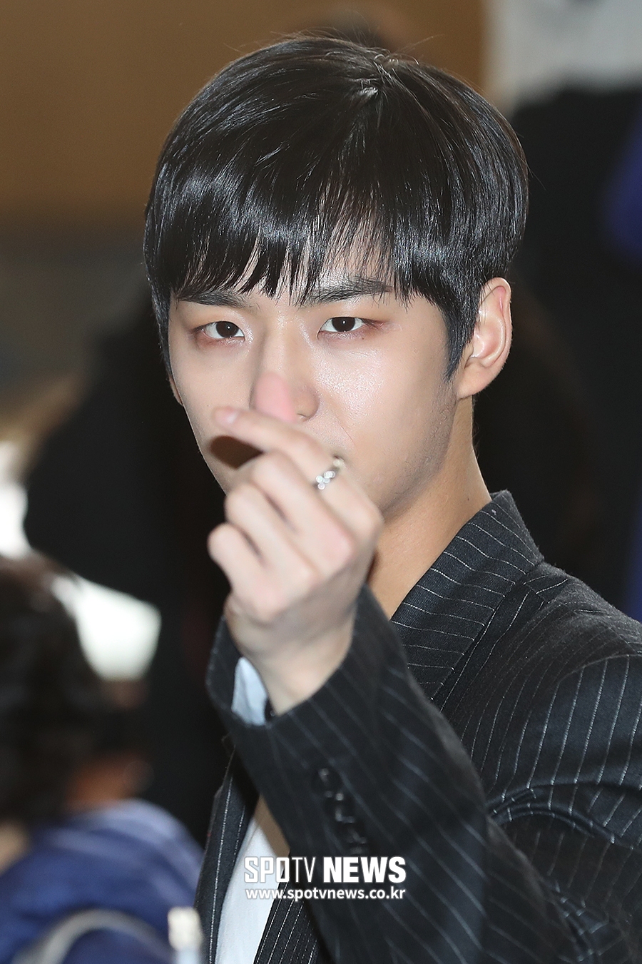 [포토S] 펜타곤 홍석, '이 하트 안 받으면 혼날 기세'