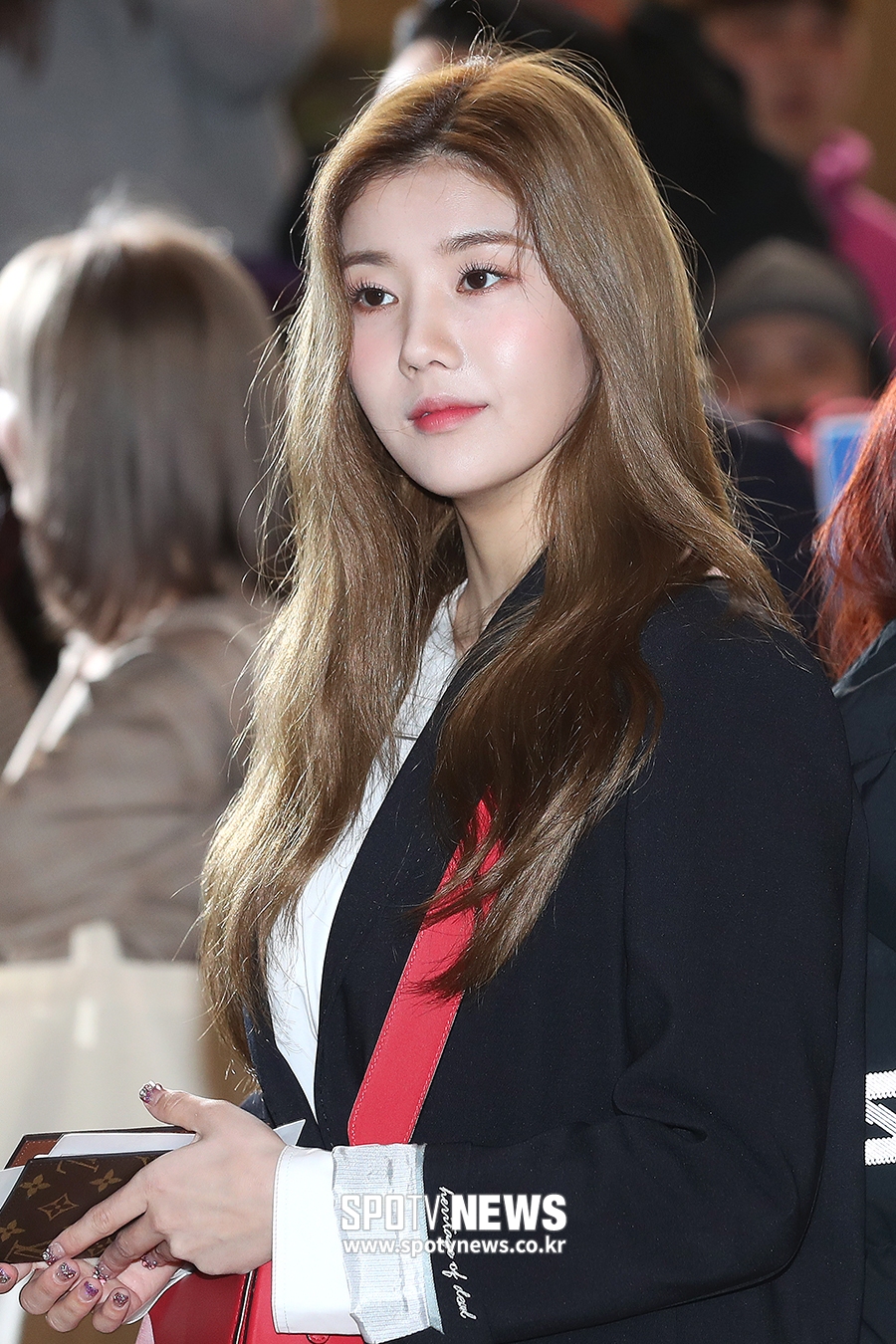 [포토S] 출국하는 아이즈원 권은비