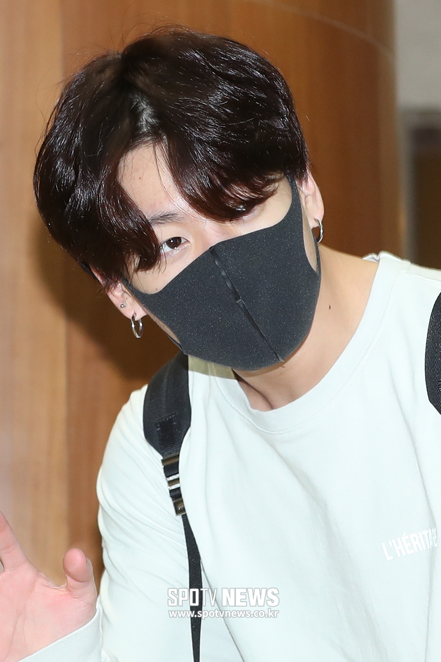 [포토S] 방탄소년단 정국, 가려도 잘생긴 얼굴