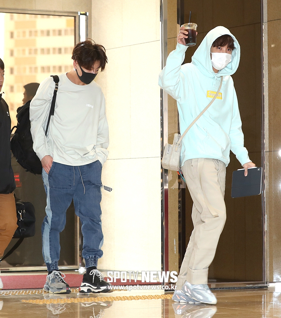 [포토S] 정국-제이홉, 편안한 공항패션