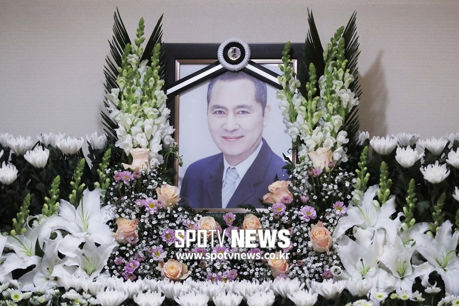 '폐암 투병 끝 별세' 故이일재, 영정으로 남은 온화한 미소[종합]