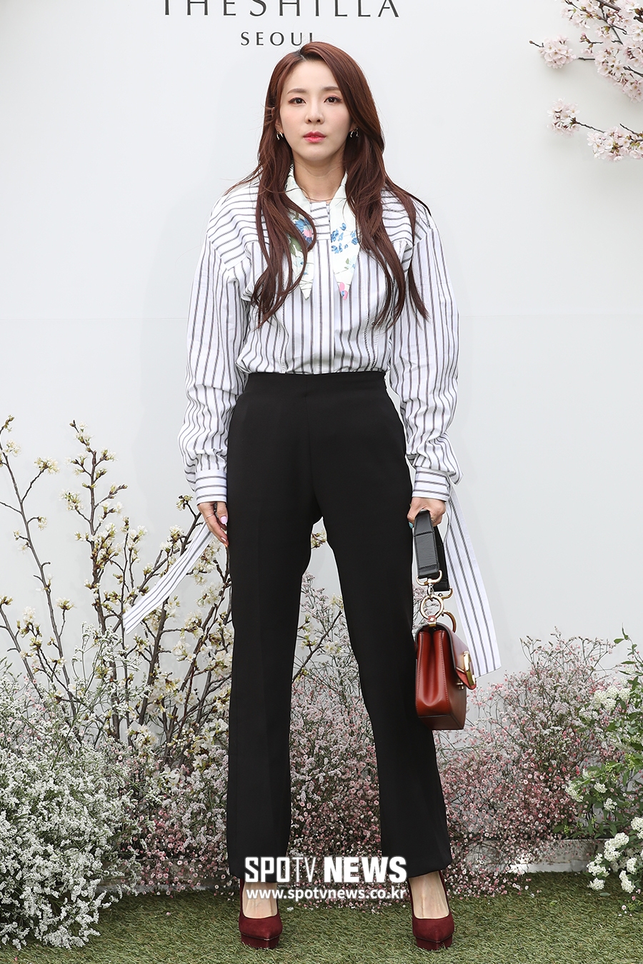 [포토S] 산다라박, 깔끔한 하객 패션