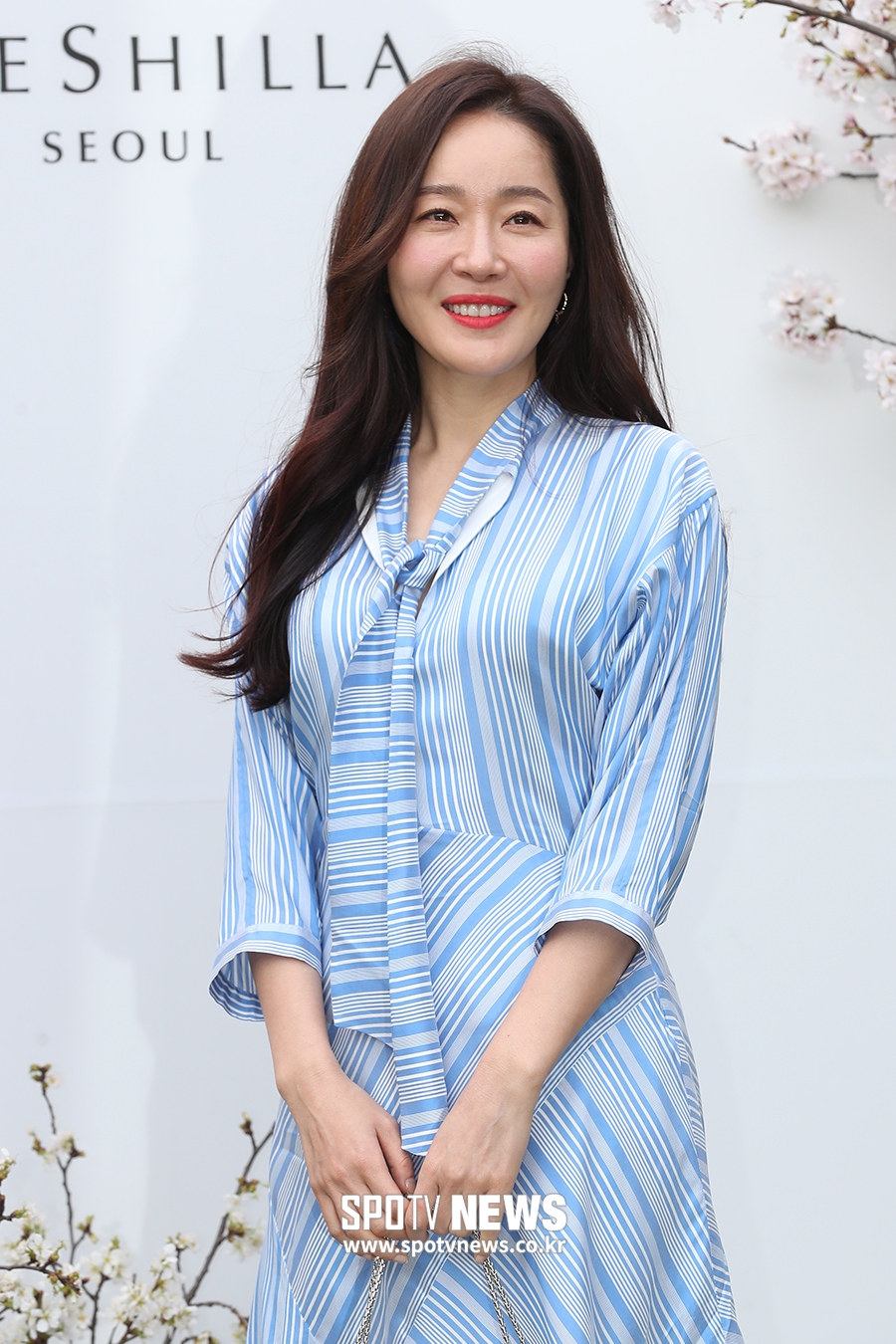 [포토S] 엄지원, 화사한 하객 패션