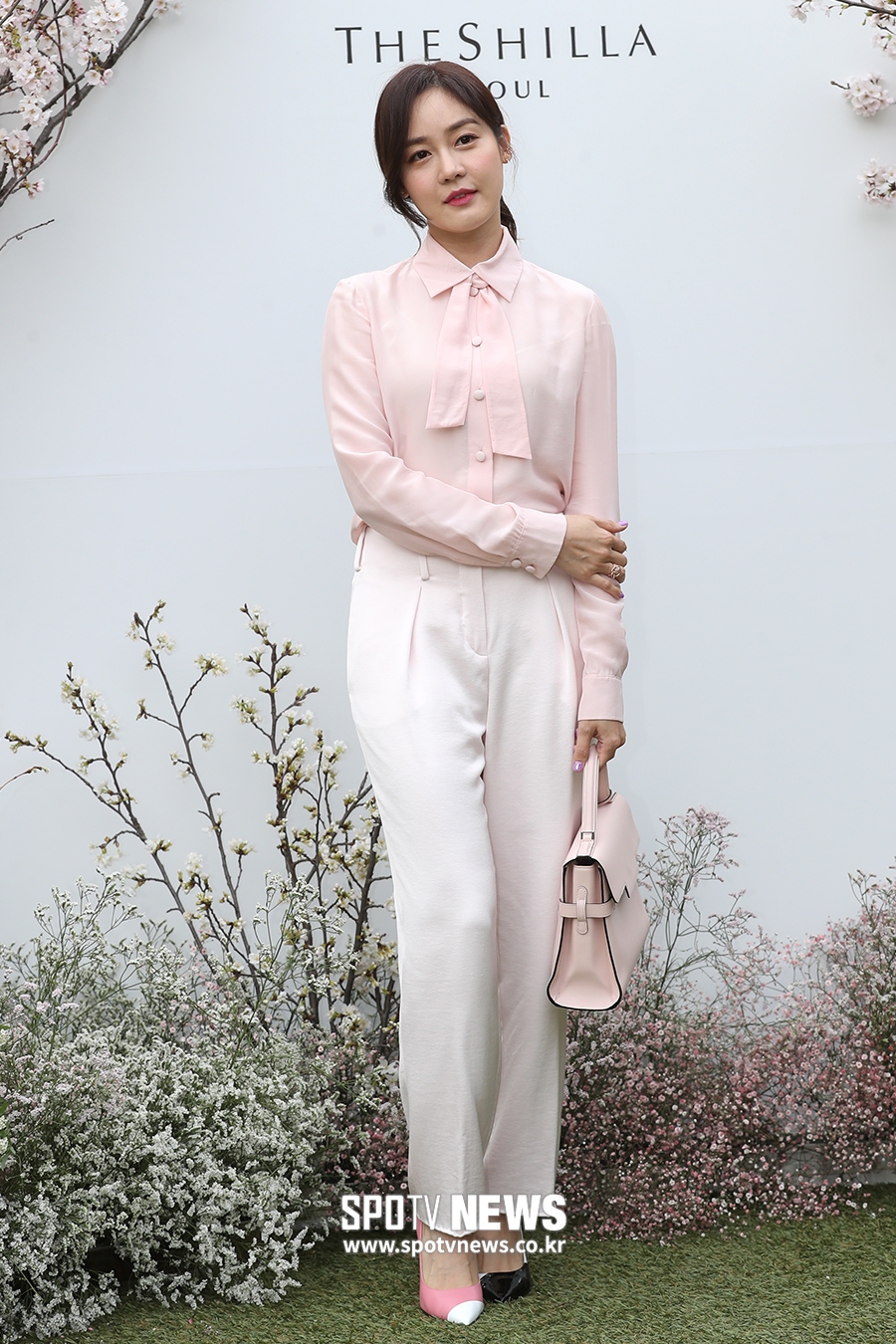 [포토S] 성유리, 색 다른 독특한 구두