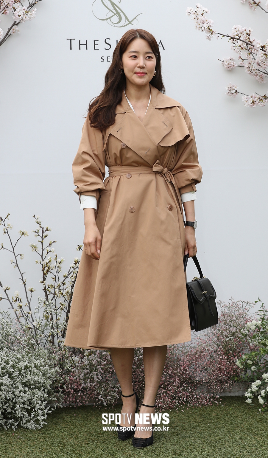 [포토S] 한지혜, 트렌치코트로 멋스럽게