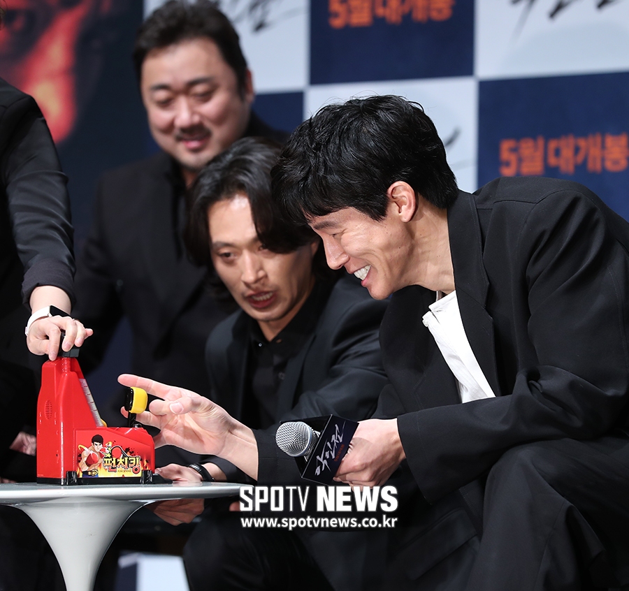 [포토S] 김무열, '동석이 형 이길거야!'